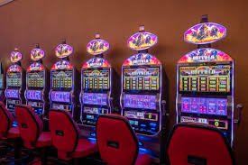 Live Ceme Online table with dealer and community cards displayed on gudang138 login